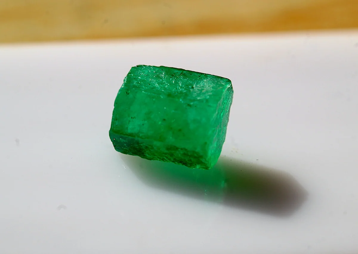 绿色原石第三角度照片